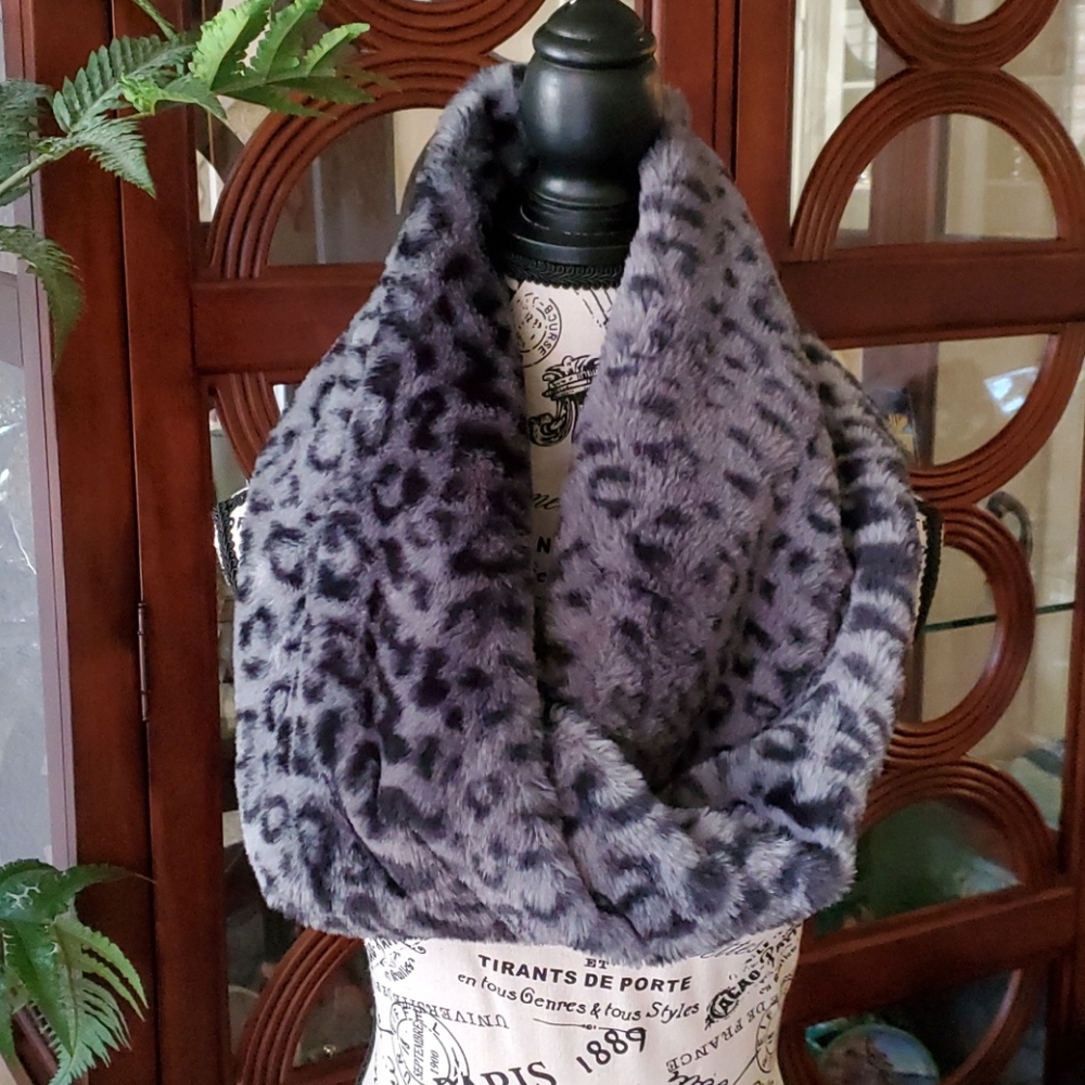 Bebe Leopard faux fur infinity scarf, NWOT